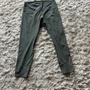 🌸. Brand new never worn Lulu lemon leggings - size 12🌸